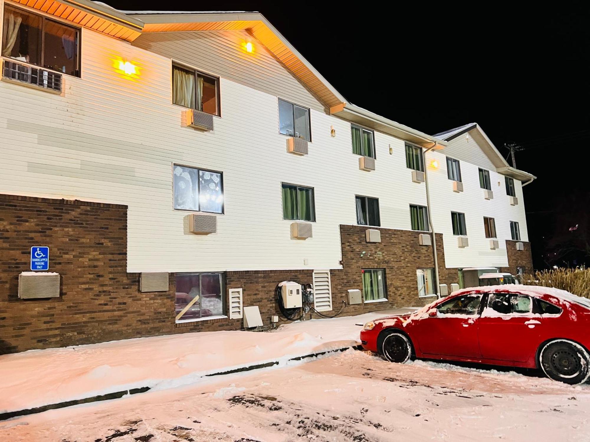 Super Inn By Oyo Lansing Mi المظهر الخارجي الصورة